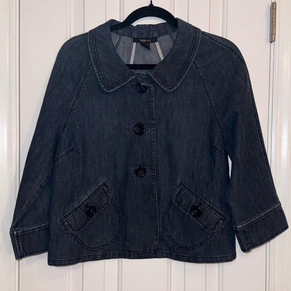 Style & Co Crop BlueJean Jacket with big buttons and has pockets, Size Medium - Picture 14 of 14